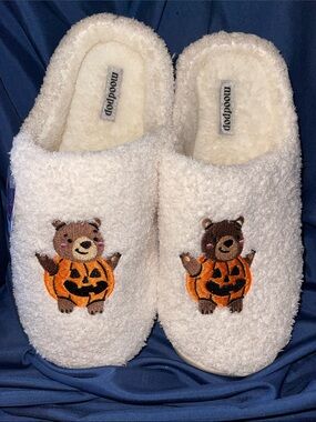 Moodpop - Cream Bear Pumpkin Women's Plush Slippers